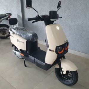 KMW Rosa 2024 – Design compacto e moderno, com linhas limpas, estrutura robusta e visual arrojado, ideal para quem busca praticidade e estilo.