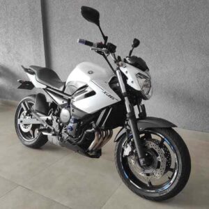 Moto XJ6 Branca modelo 2013