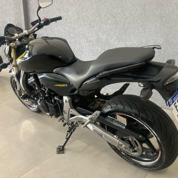 CB600f Hornet - Image 6