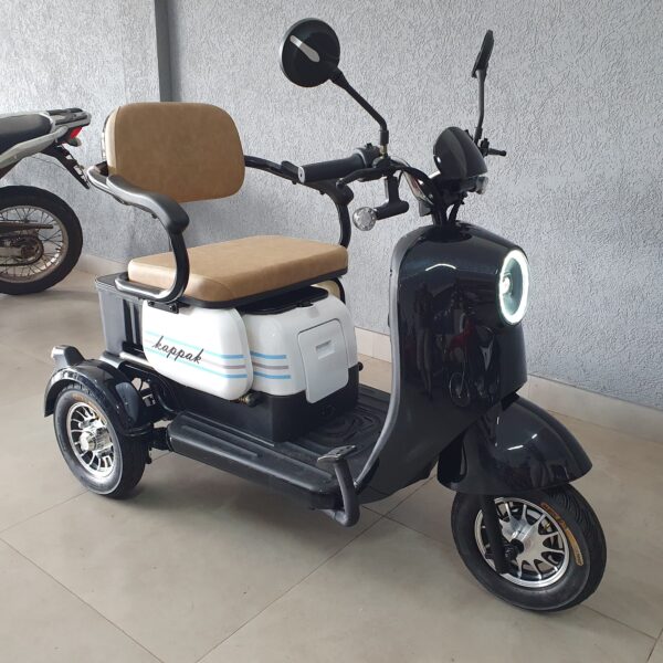 Moto elétrica triciclo Kappak Kn9 branca