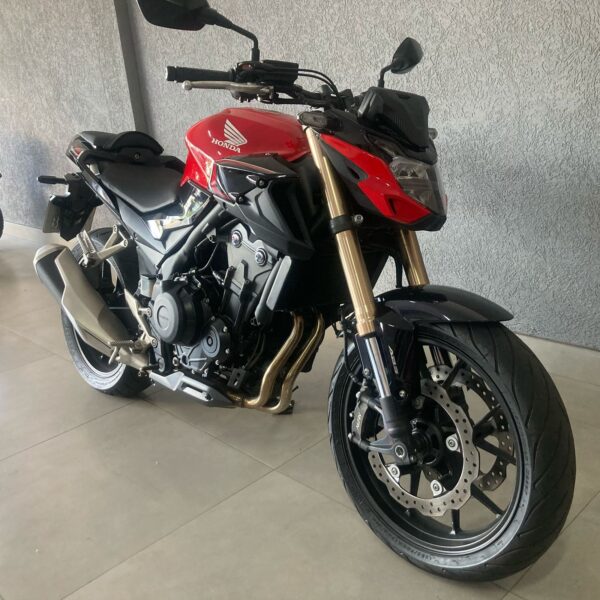 Moto CB500f 2024 vermelha
