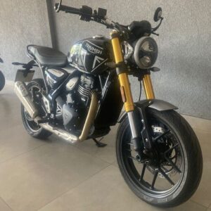 Moto Triumph Speed 400 2025 preta