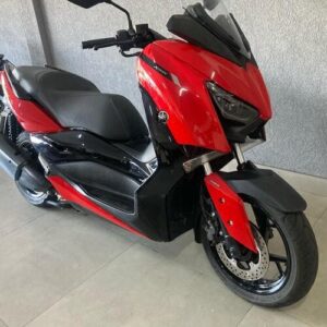 Moto Xmax250 2023 vermelha