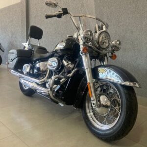 Moto Harley davidson Heritage Classic 114, 2022, preta. Moto modelo custom.