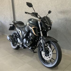 Moto Yamaha Fazer250 verde